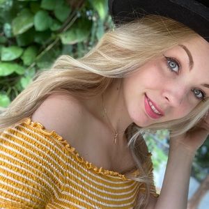 Meet your Posher, Rebekah